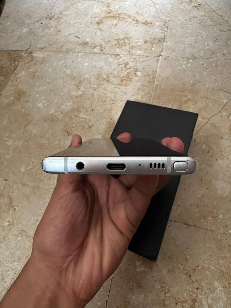 Samsung Mobile Note 9 5