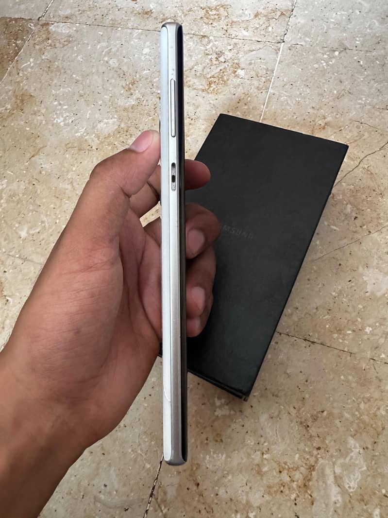 Samsung Mobile Note 9 6