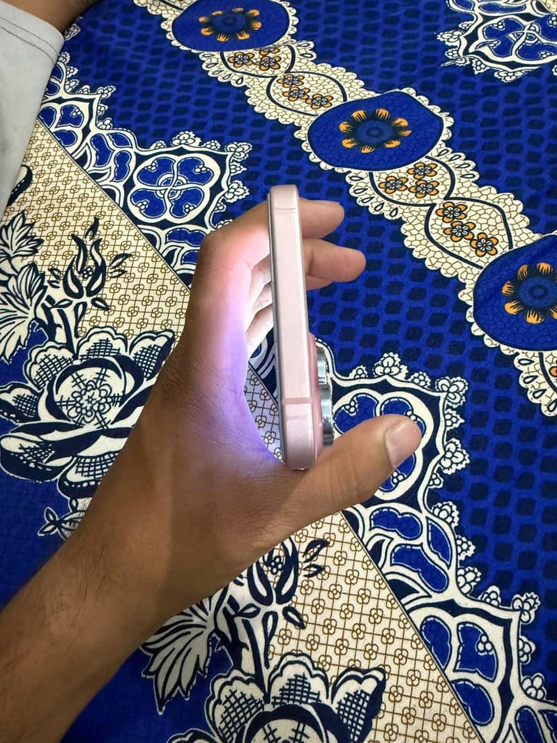 Apple iPhone 15 plus 6