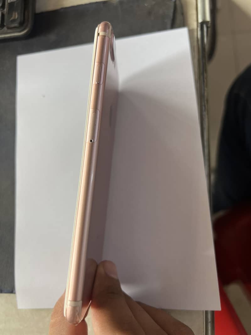 Apple iPhone 7 Plus 0