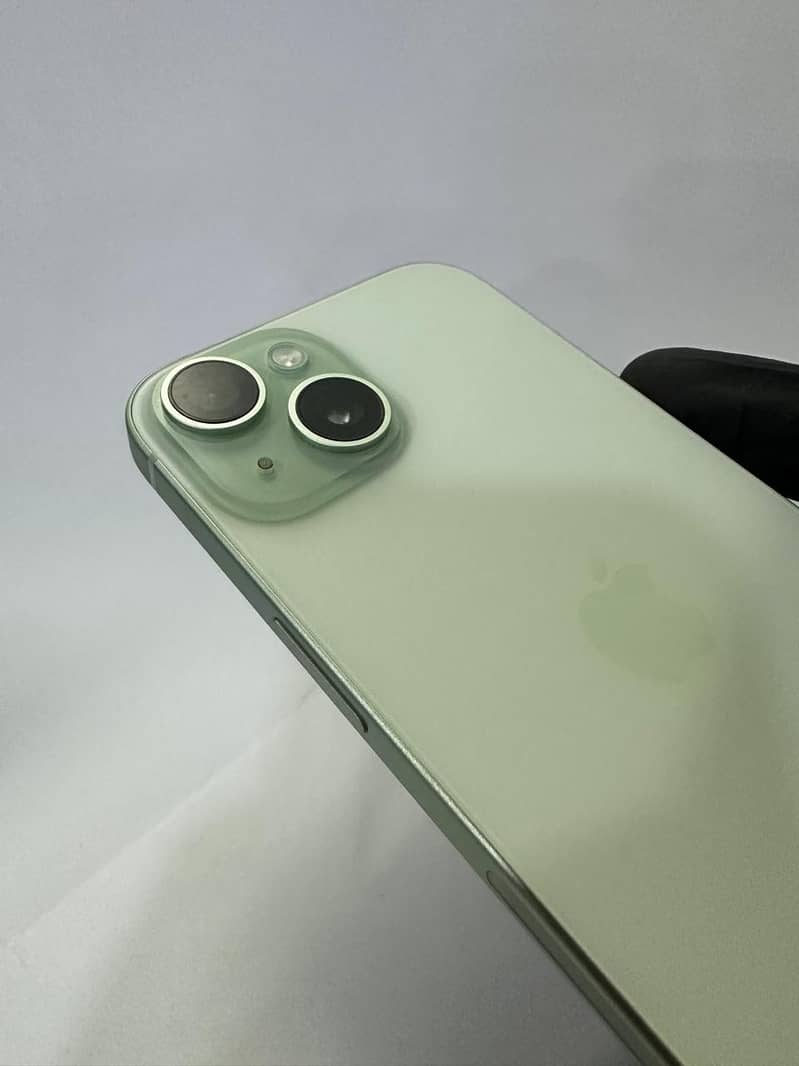 Apple iPhone 15 2