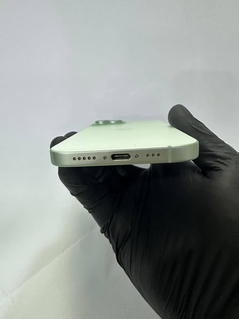 Apple iPhone 15 5