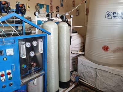 RO water Plant with filling table in running condition