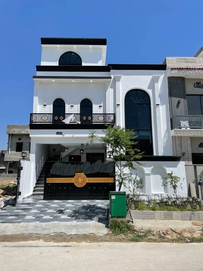 Investor price 5 marla house @2.35 Cr - FMC B17 Islamabad