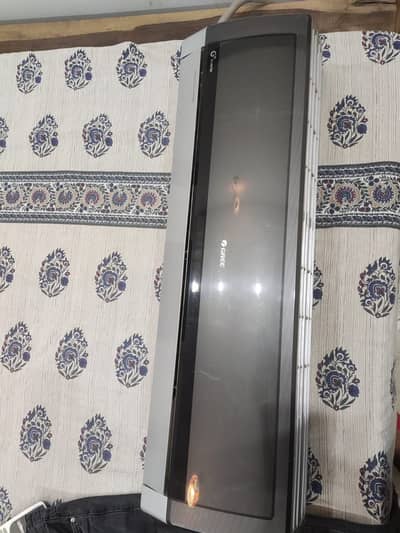 Gree dc inverter 1.5 ton slightly used
