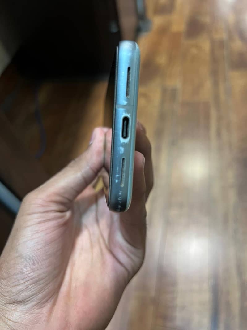 Google Pixel 8 6