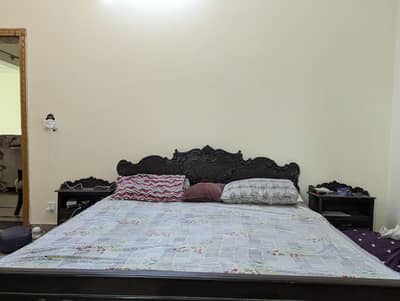 Solid Wood King-Size Bed with 2 Side Tables