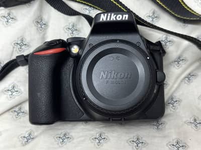 Nikon D5600 DSLR + 18-55mm & 70-300mm Lenses | Complete Kit |