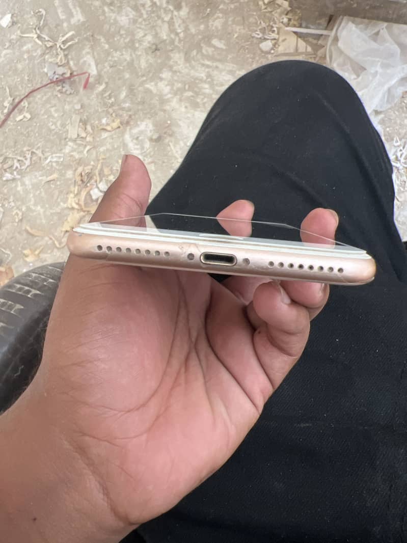 Apple iPhone 8 Plus 3