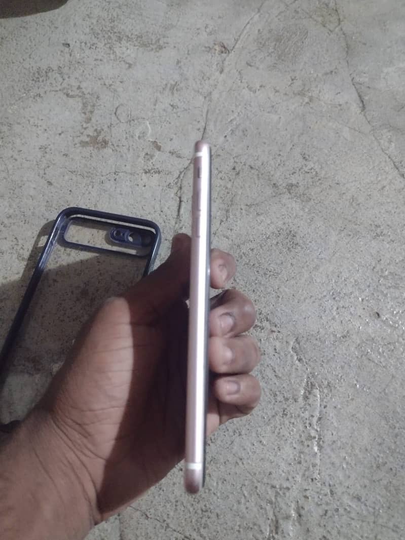 Apple iPhone 7 Plus 2