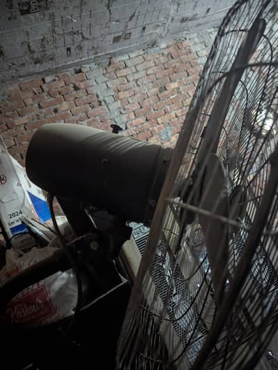 Super Asia Wall Bracket Fan - Bht kam istemal shuda