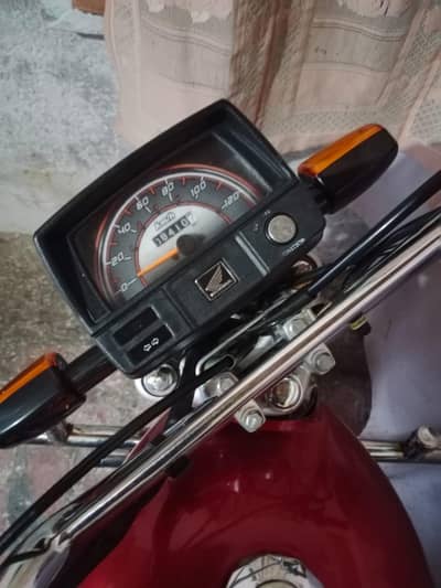 new neat and clean bike no need work new ryre install genuine millage