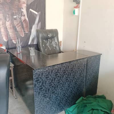 office table and Boss chair for sale price 25000