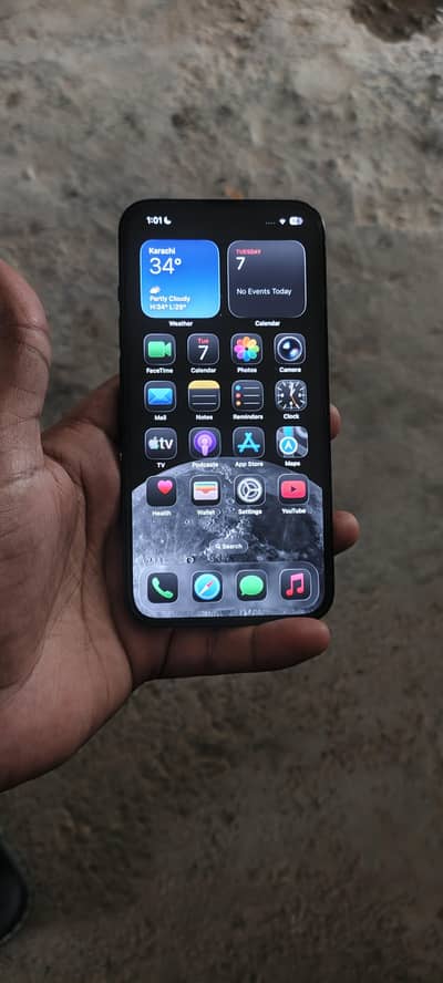 Apple iPhone 13