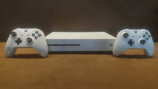 xbox one S with two controllers  and 1tb storage, 11 instaled games