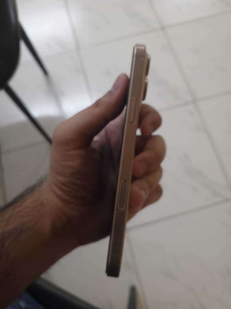 Apple iPhone 16 Pro Max 3