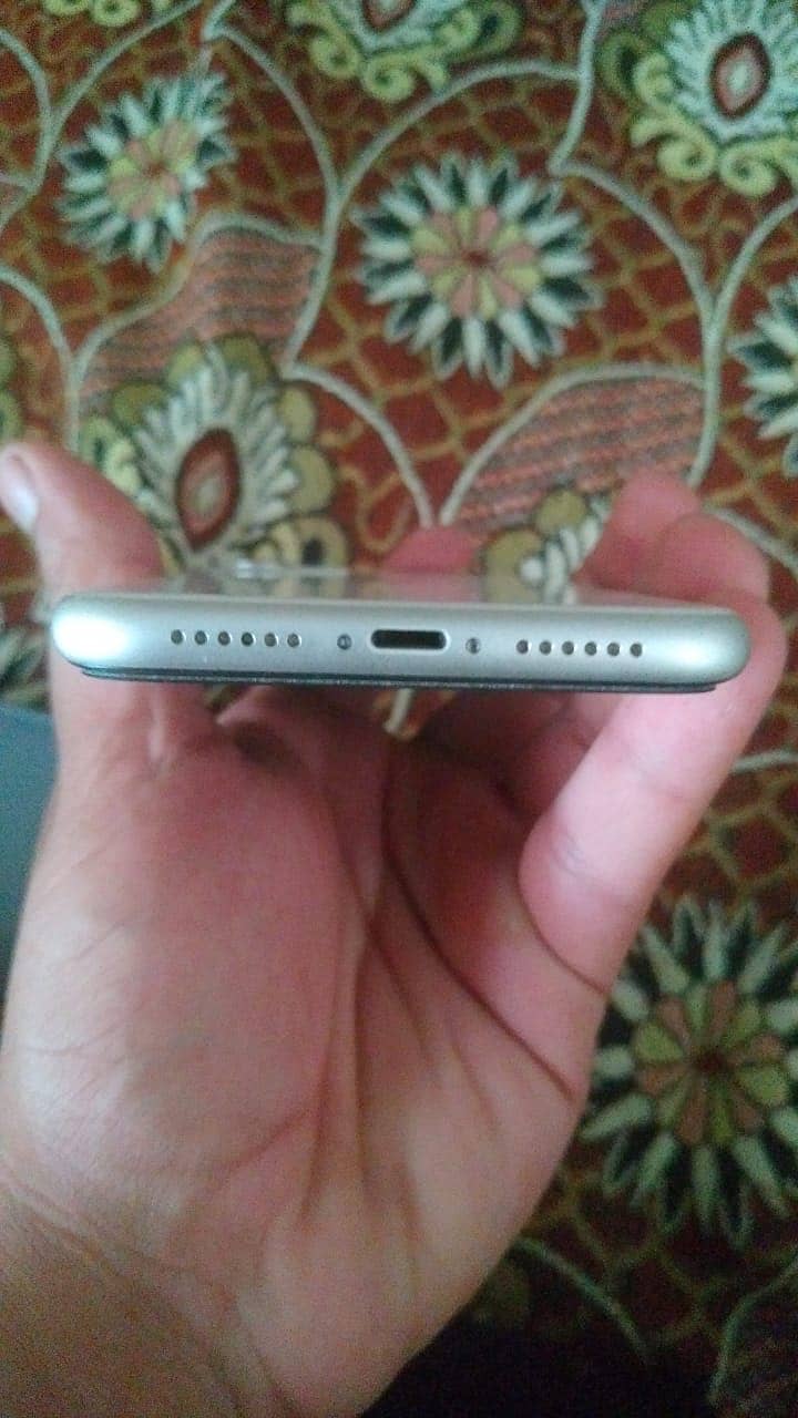 Apple iPhone 11 3