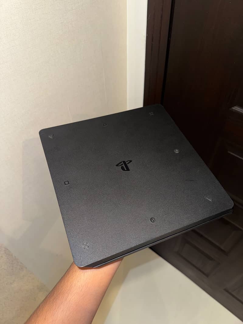 PS4 slim 4