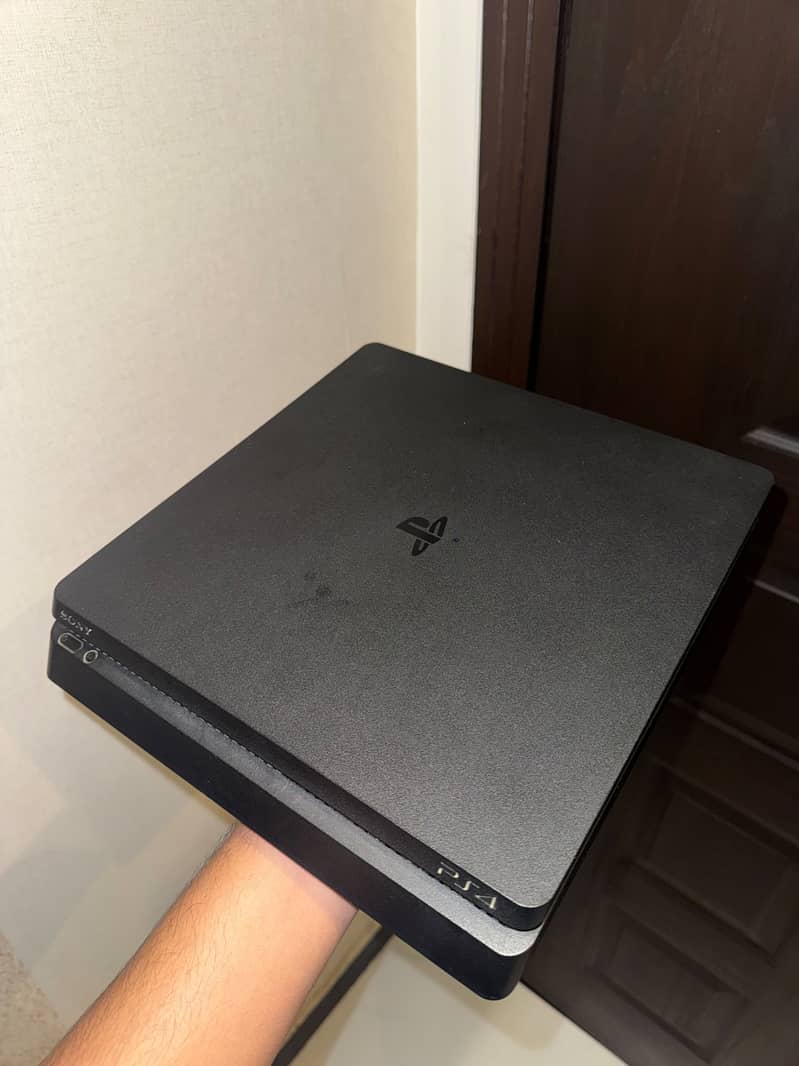 PS4 slim 6