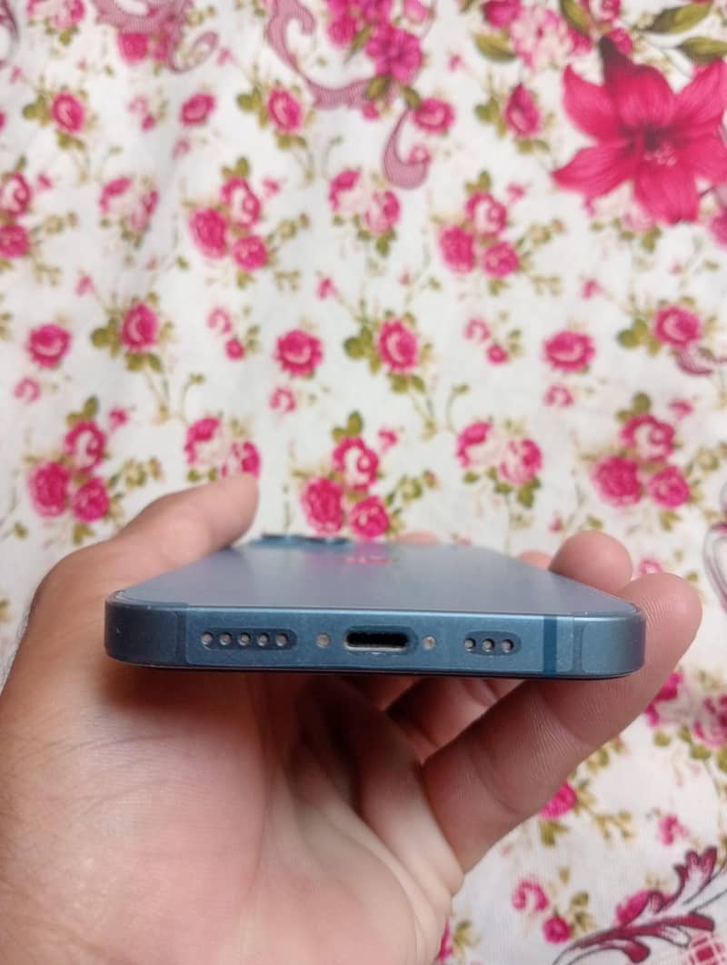 Apple iPhone 13 2