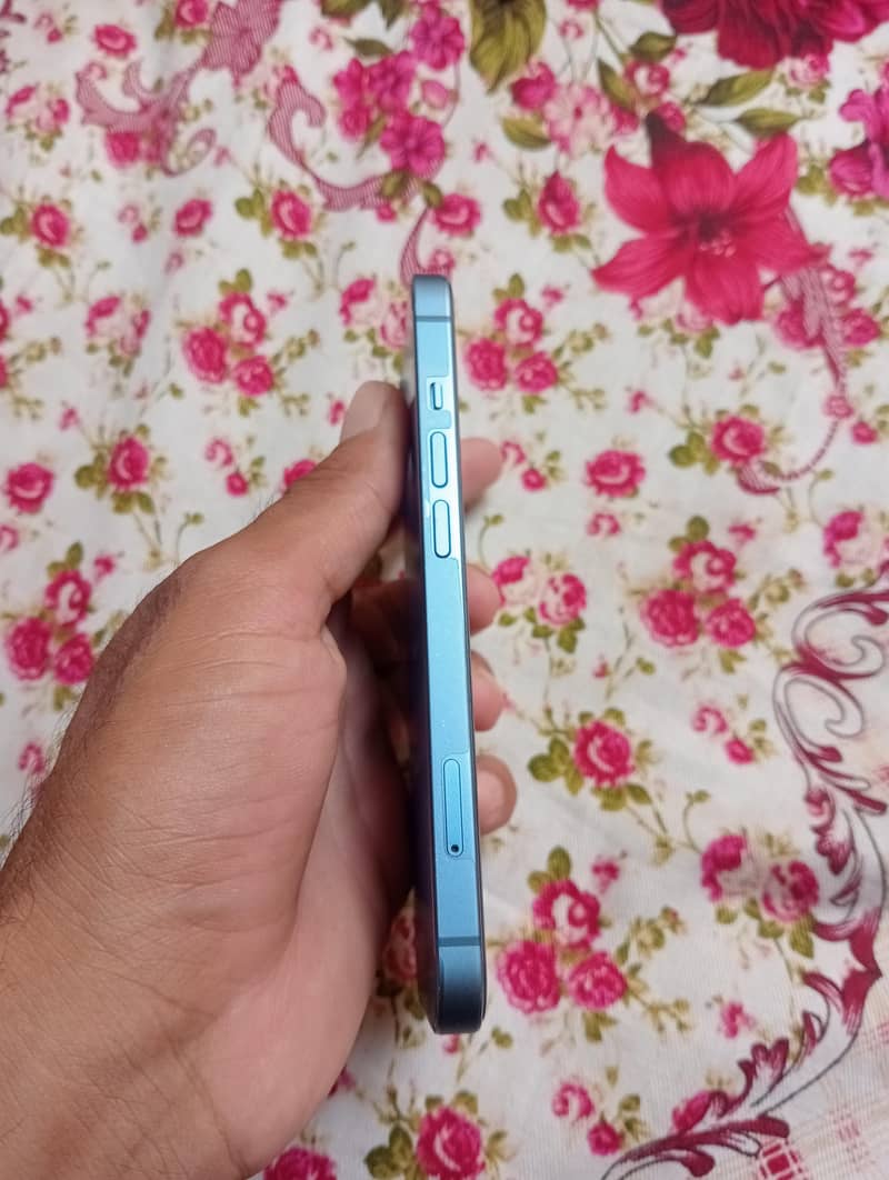 Apple iPhone 13 3