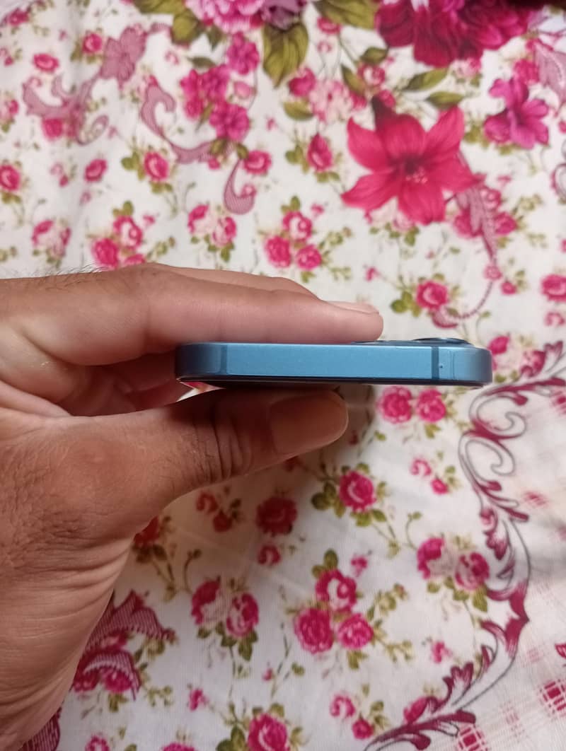 Apple iPhone 13 4