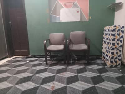Pari of wooden chairs