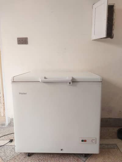 deep freezer in very good condition only 6 months use