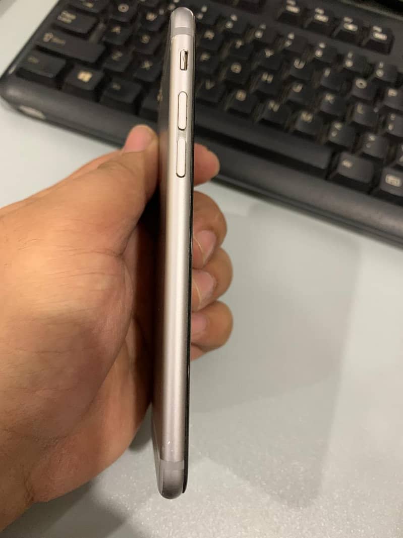 Apple iPhone 6S 4