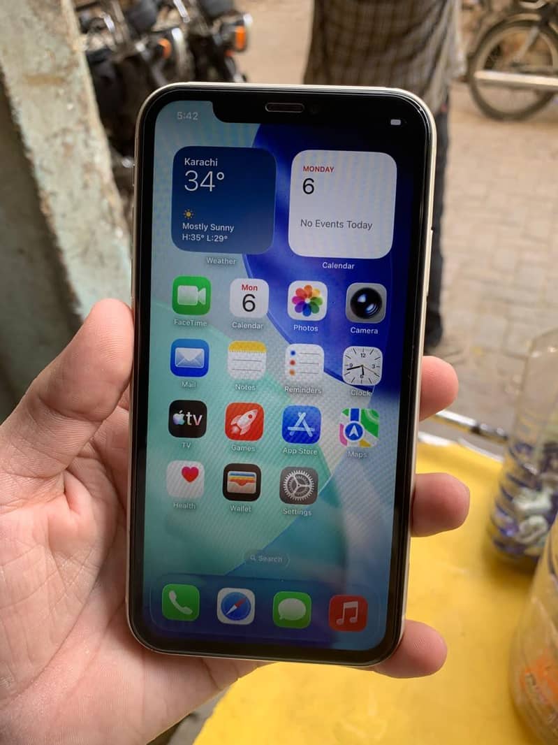 Apple iPhone 11 3
