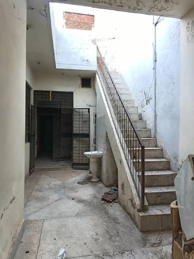 5 Marla Single Storey Semi Commercial House 40 Feet Road near DPS School township