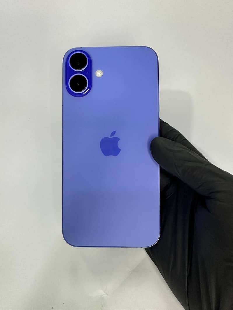 Apple iPhone 16e 10