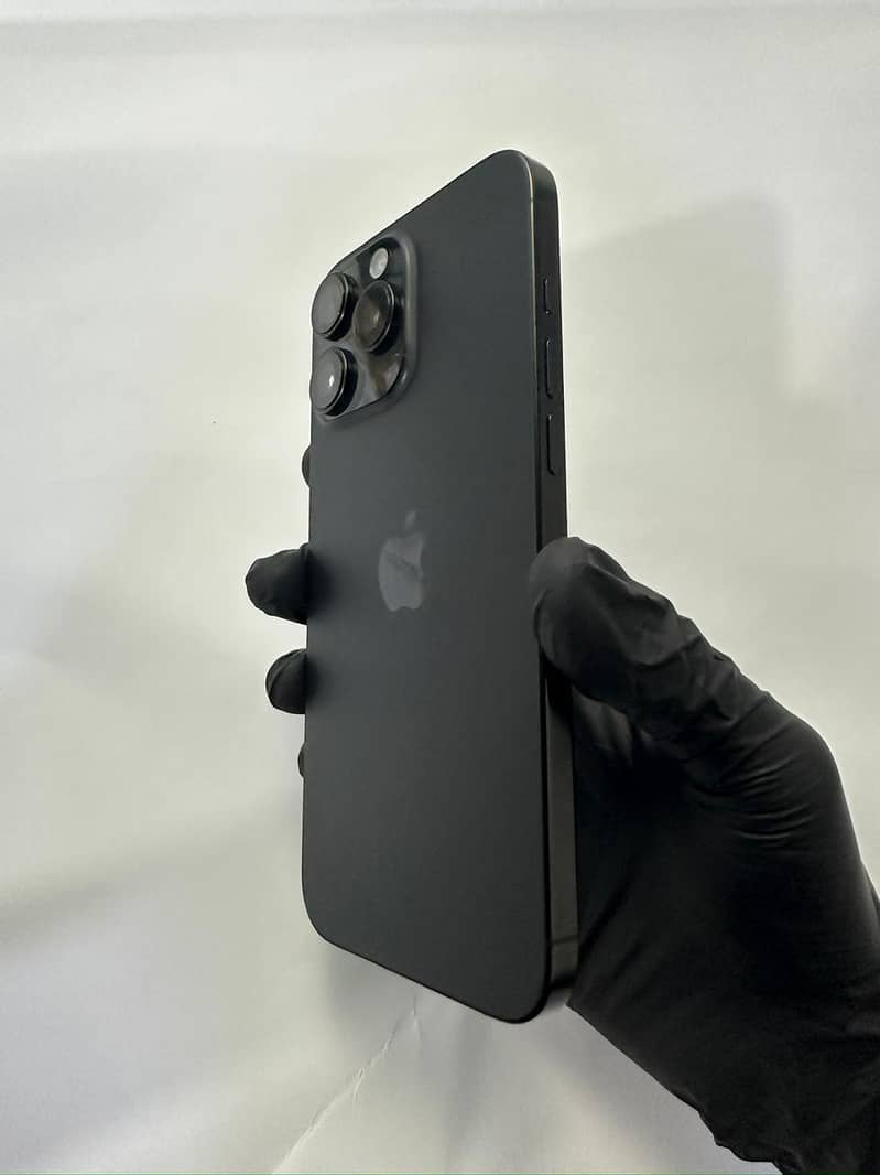 Apple iPhone 16e 15