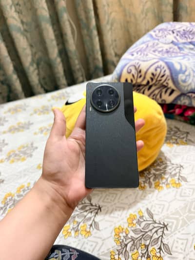 Tecno CAMON 30 256 gb 12+6 gb ram