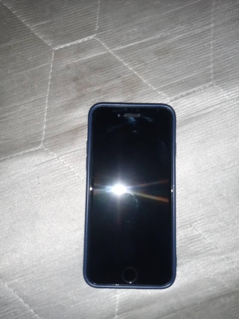 Apple iPhone 7 0