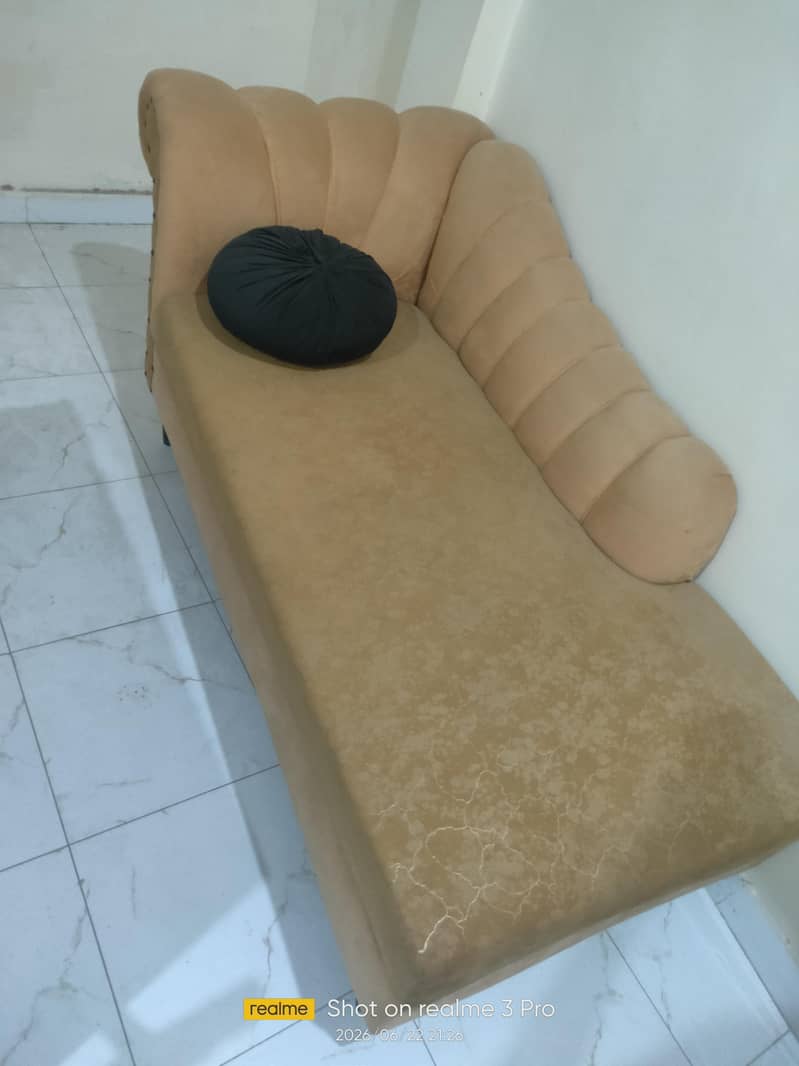 Dewan & small sofa 0