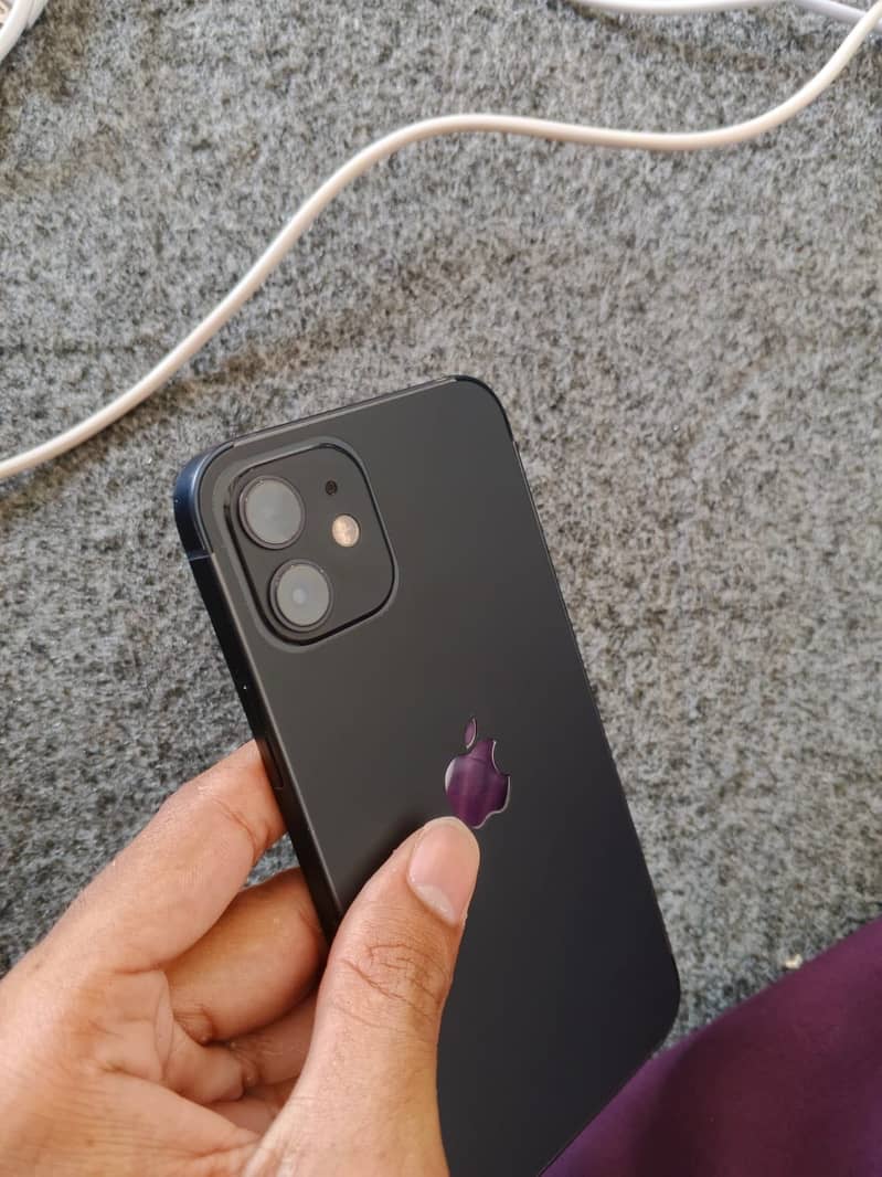 Apple iPhone 12 3
