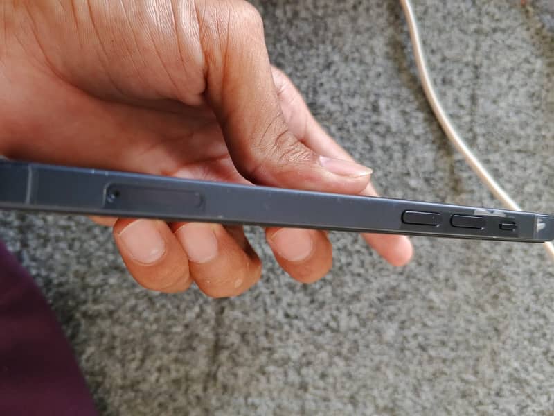 Apple iPhone 12 4