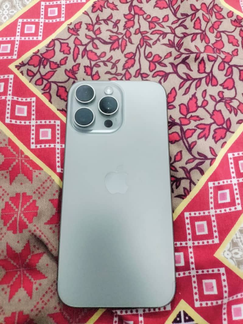 Apple iPhone 16 Pro Max 1