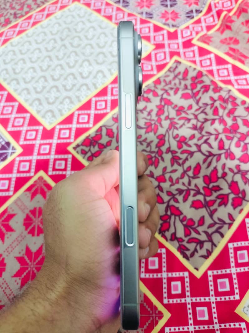 Apple iPhone 16 Pro Max 2