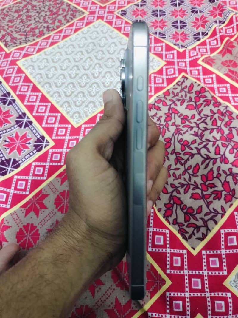 Apple iPhone 16 Pro Max 3