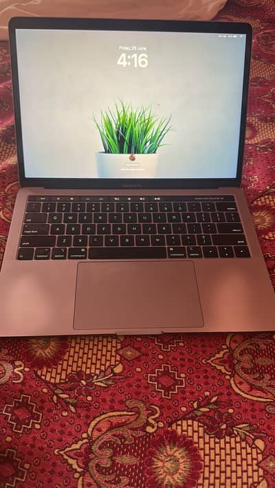 MacBook Pro 2018 – i7 | 16GB RAM | 256GB SSD | 15.4”