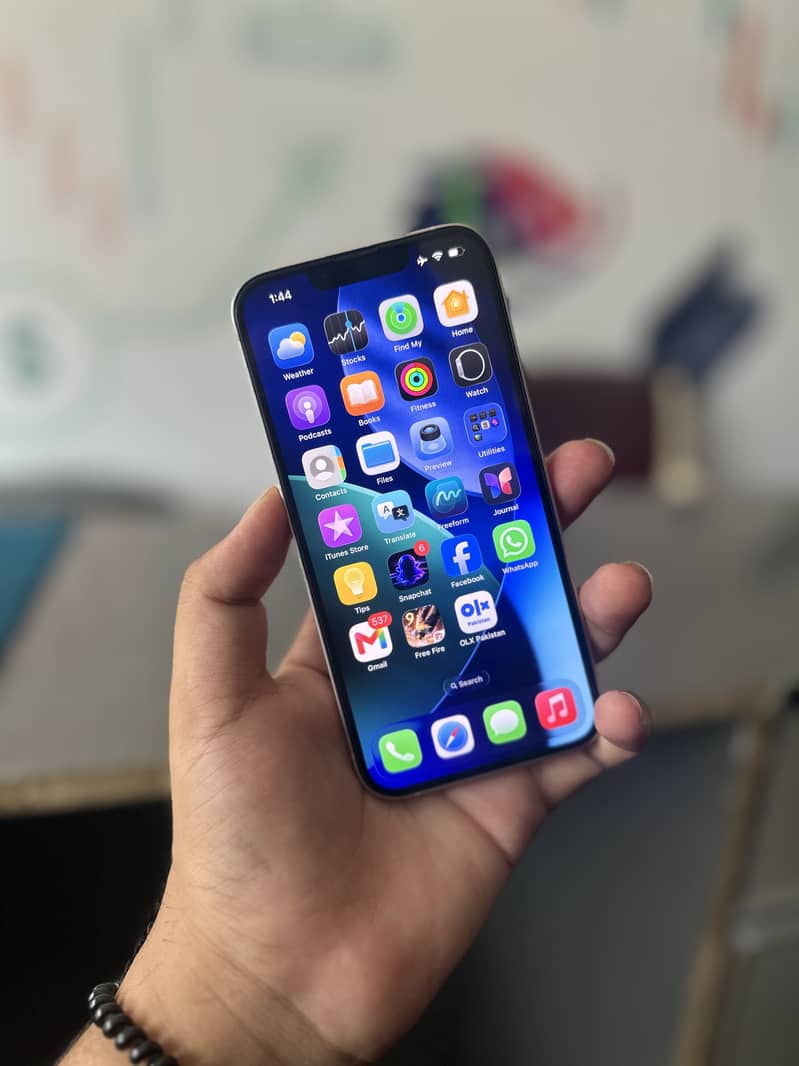 Apple iPhone 13 5