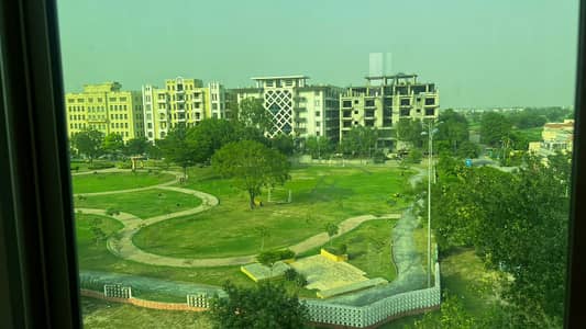 *Luxury Apartment for Rent 3rd Floor (Park Facing)