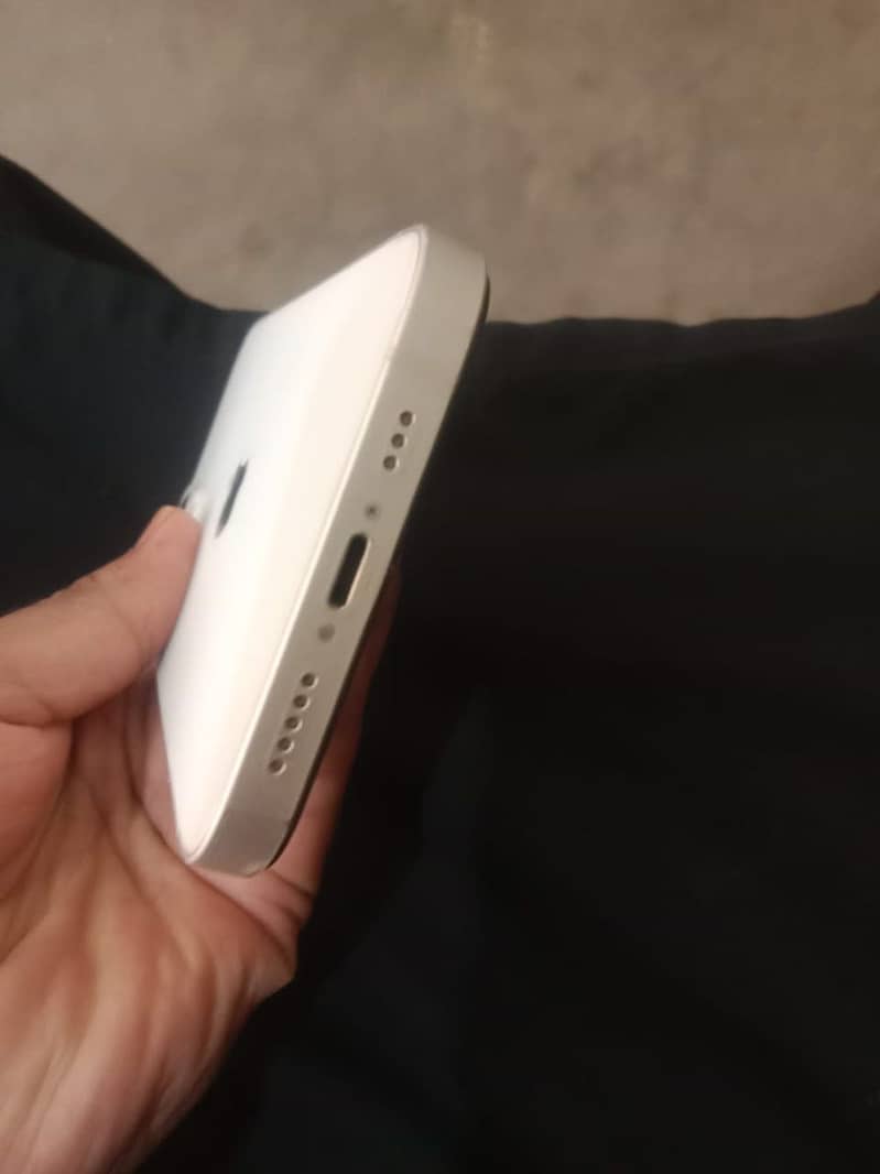 Apple iPhone 13 2