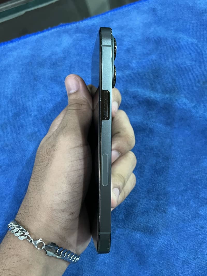 Apple iPhone 13 Pro 1