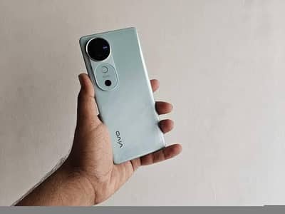 Vivo V50