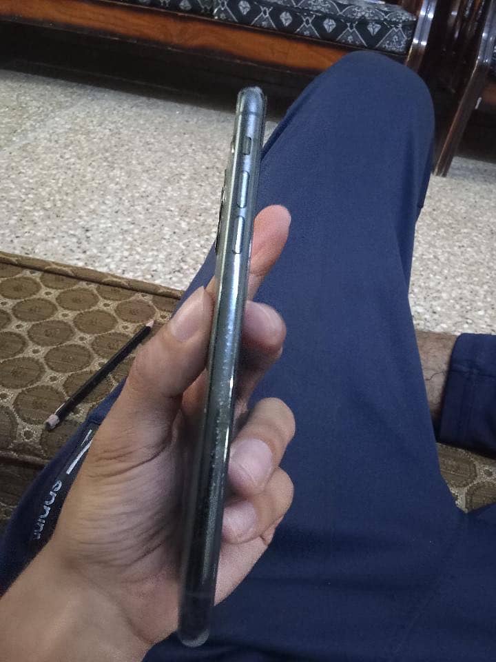 Apple iPhone 11 Pro Max 2