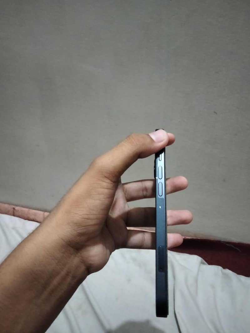 Apple iPhone 13 2