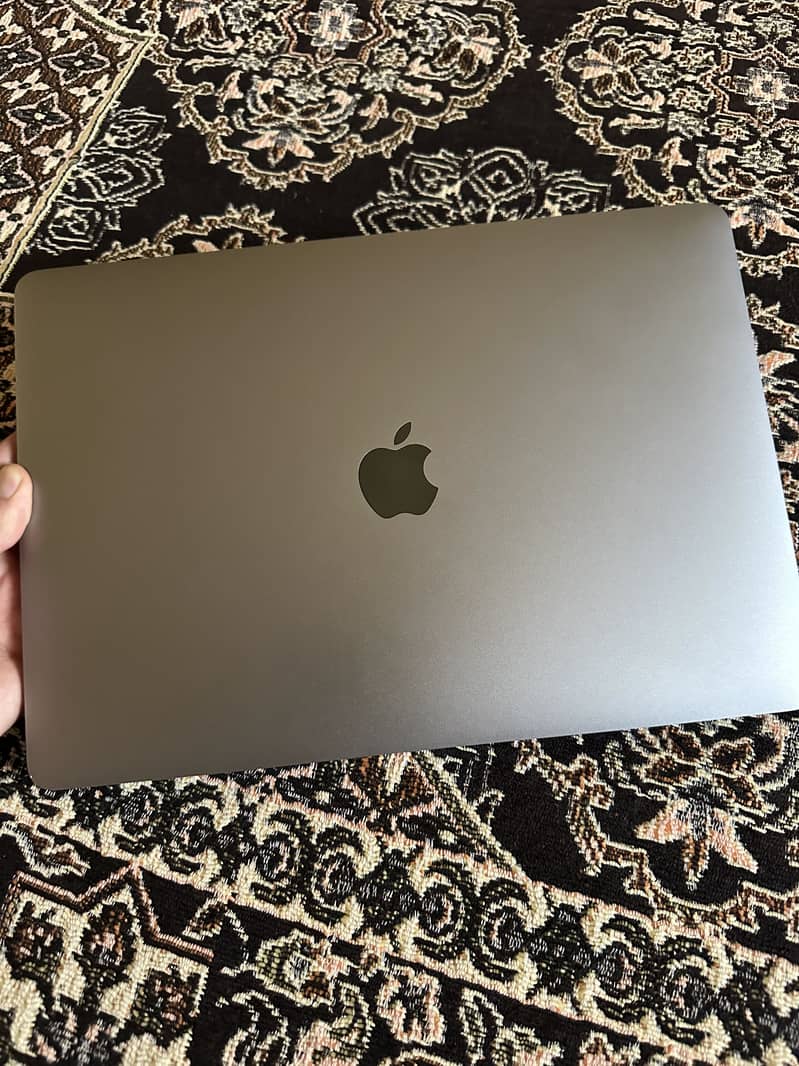 macbook pro i5 7